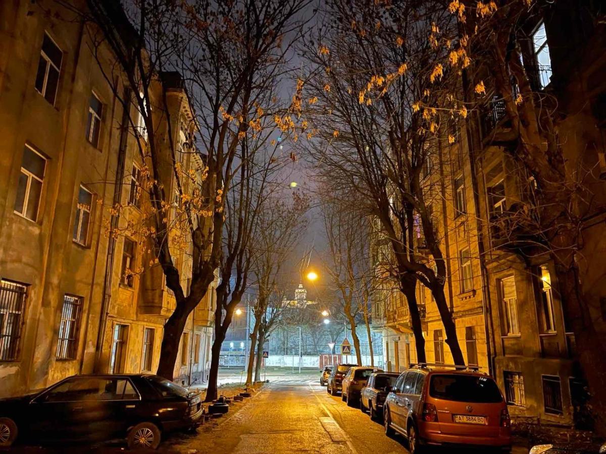 V&O Whitechocolateapt 800 M To Opera Львов Экстерьер фото
